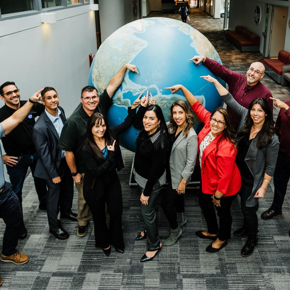 Parte del grupo de científicos, ingenieros y expertos puertorriqueños en diversas materias que trabajan en el Centro Espacial de Vuelo Goddard de la NASA en Greenbelt, Maryland.