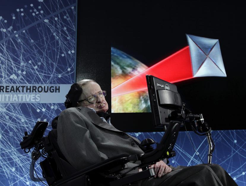 El astrofísico británico Stephen Hawking dijo que "el tiempo y el espacio (...) no tienen límite o edad". (EFE / Jason Szenes)