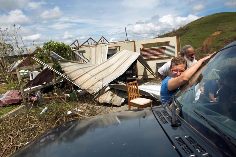 El secretario del Departamento de la Vivienda, Fernando Gil, estima en cerca de 300,000 las casas afectadas, desde daños leves hasta totales, por el huracán María.