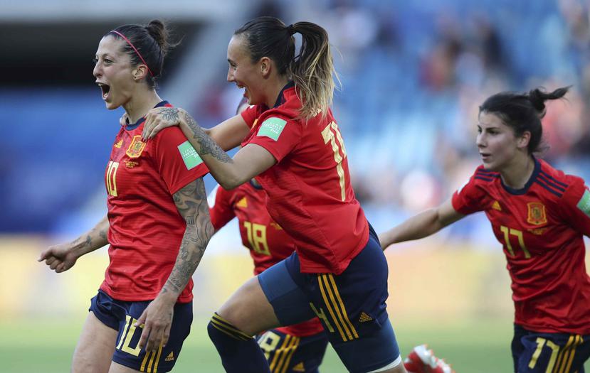 Jennifer Hermoso, izquierda, y otras jugadoras celebran un gol. (AP/Francisco Seco)