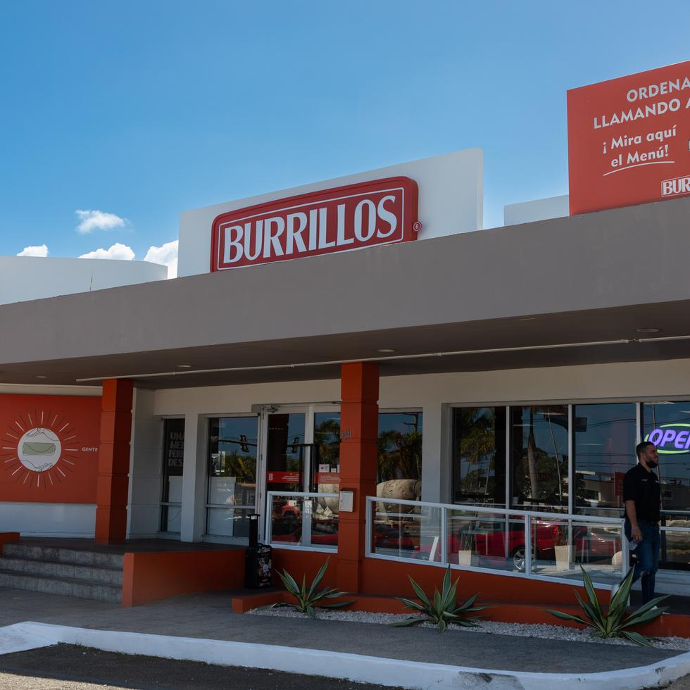 Burrillos de Isabela es propiedad de los fundadores de la franquicia, y también es el primer local tipo “stand-alone” y con servicarro, pues el resto se mercadea en conceptos tipo “food truck”.