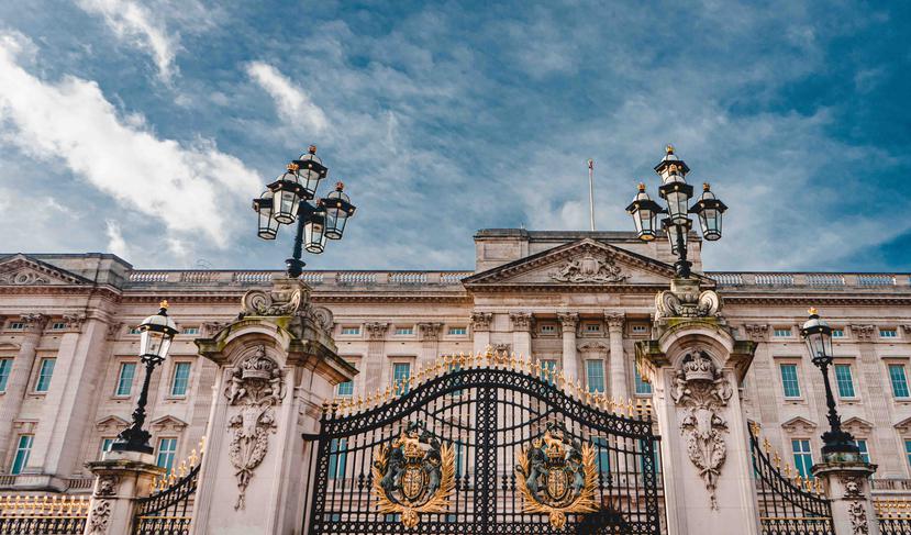Desde la comodidad de tu hogar puedes dar un "tour" virtual por importantes castillos y palacios del mundo, incluyendo el Palacio de Buckinham, en Londres. (Unsplash)