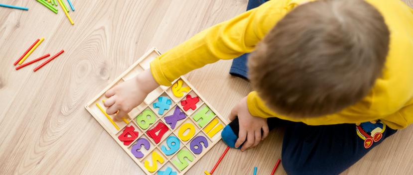 Quienes presentan la condición de autismo, tienen una interacción social limitada y problemas con la comunicación verbal y no verbal. (Shutterstock)