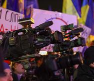 Un grupo de camarógrafos, periodistas y reporteros a principios de diciembre en Kiev, Ucrania.