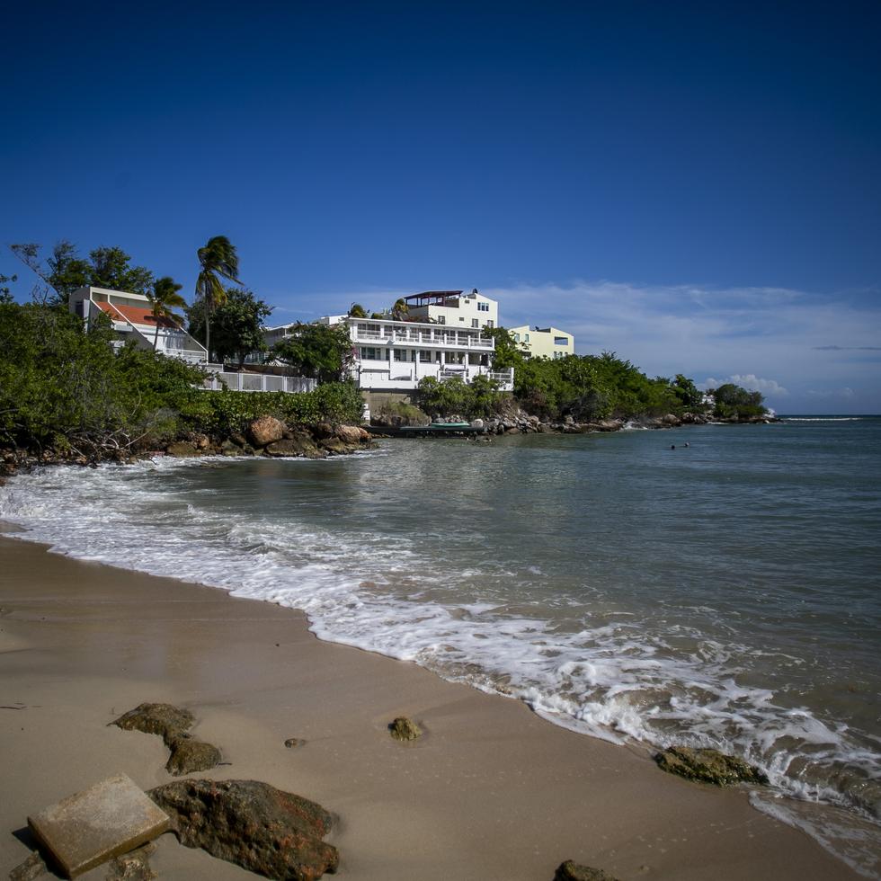 Sobre estas líneas: Playa Escondida, conocida también como Mojón Tranquilo, es una de las favoritas de los guaniqueños.