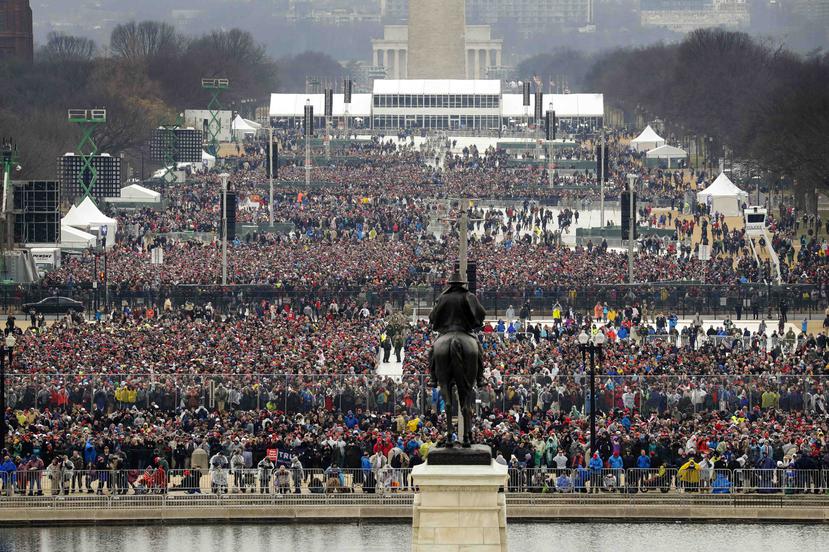El mandatario no hizo ninguna referencia a la multitudinaria marcha que se está celebrando en Washington. (AP)