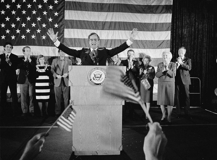 Foto del 7 de noviembre de 1984 cuando Bush padre fue reelecto como vice presidente. (AP)