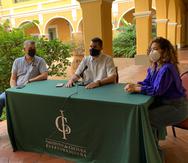 De izquierda a derecha, el Dr. Carlos Corrada, Carlos Ruiz Cortés y la Lcda. Jessabet Vivas Capó, durante la conferencia de prensa del Intituto de Cultura Puertorriqueña.