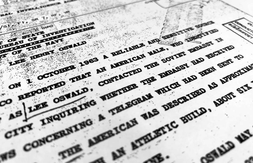 Parte de un archivo de la CIA con fecha del 10 de octubre de 1963 detalla un informe de una “fuente confiable y sensible en México” sobre un contacto de Lee Harvey Oswald con la embajada de la Unión Soviética en la Ciudad de México. (AP)