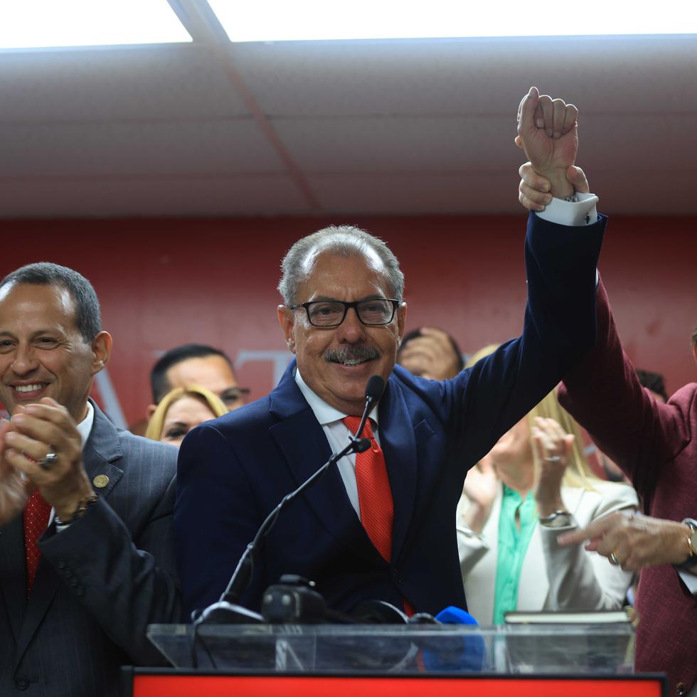 El senador Juan Zaragoza (centro) consignó su aspiración a la gobernación, en enero de 2023, y confirmó su candidatura en octubre.