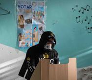 Un hombre vota en las elecciones municipales de República Dominicana. (Agencia EFE)