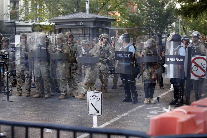Hace una semana, las fuerzas de seguridad utilizaron gases lacrimógenos y granadas aturdidoras para dispersar una protesta pacífica cerca de la Casa Blanca. (AP)