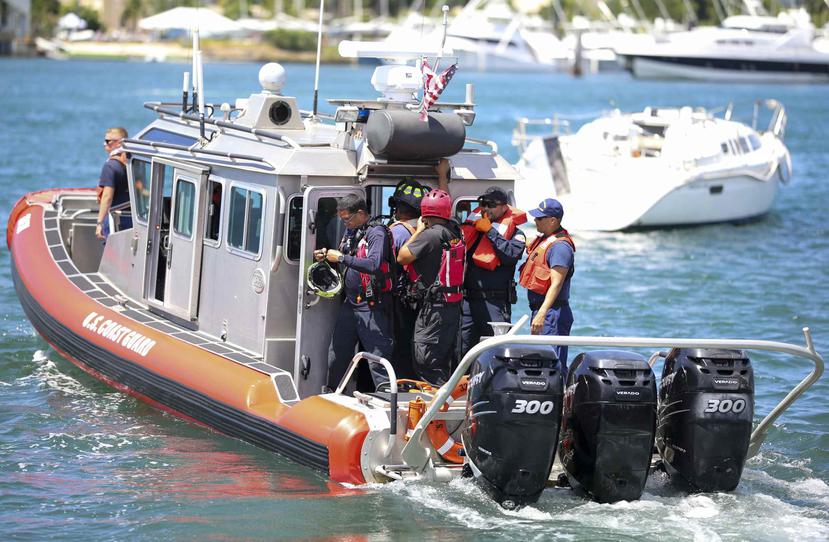 La Guardia Costera de Estados Unidos colaboró con las tareas de rescate.