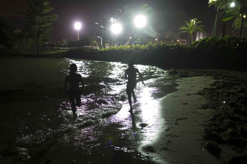 Hoy se celebra la Noche de San Juan, una actividad pagana en la que las personas suelen lanzarse de espaldas 12 veces en el agua para purificarse. (Archivo / GFR Media)