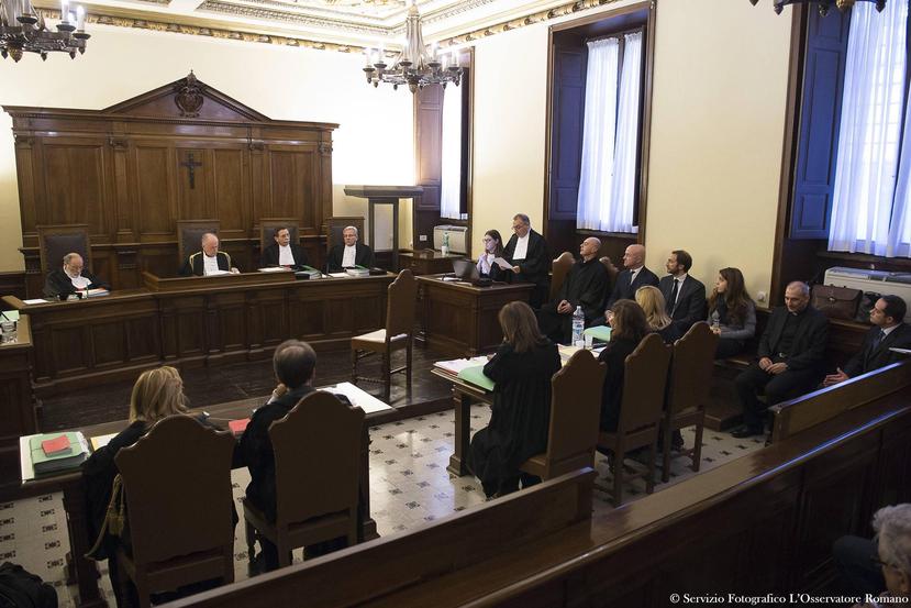 La semana pasada se realizó la primera sesión del llamado caso Vatileaks2 en el Vaticano. (EFE/ L'Osservatore Romano)