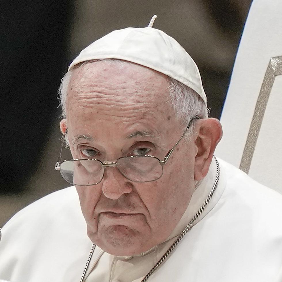 El papa hizo un llamado a una prohibición universal de la gestación subrogada en un discurso anual que enumera las amenazas para la paz global y la dignidad humana.