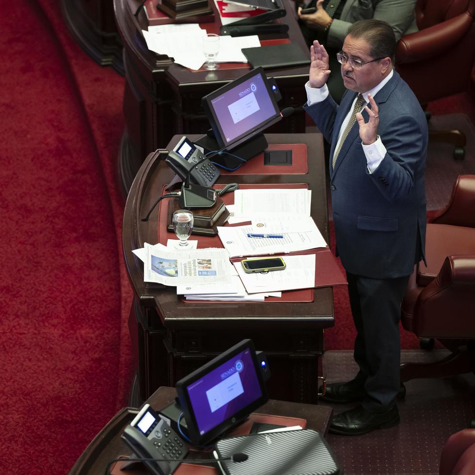 El presidente del Senado, José Luis Dalmau, indicó que, según la ley, el plan tenía que ser presentado a la Asamblea Legislativa en mayo de 2020, lo que no ocurrió.
