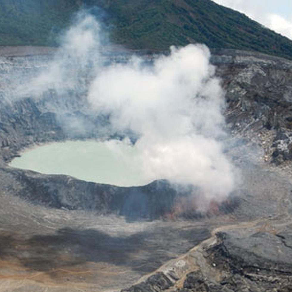 Se informó que, ante el cierre temporal del parque, los turistas que tenían reservada su visita al volcán podrán reprogramarla o solicitar el reembolso del dinero.