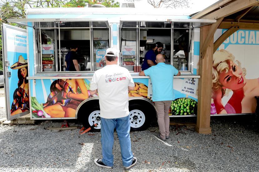 Emmanuel García Coll es el creador de Burrito Social y regresó a la Isla tras trabajar en la industria de restaurantes en EE.UU. para montar este “food truck” con conciencia social.