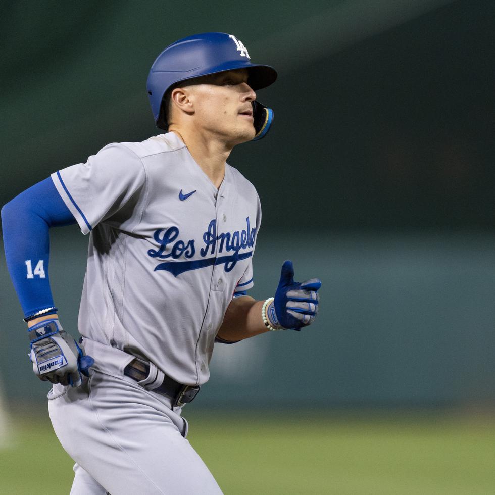 El puertorriqueño Kike Hernández, de los Dodgers de Los Ángeles, recorre las bases luego de sacudir un jonrón ante los Nationals de Washington el pasado viernes.