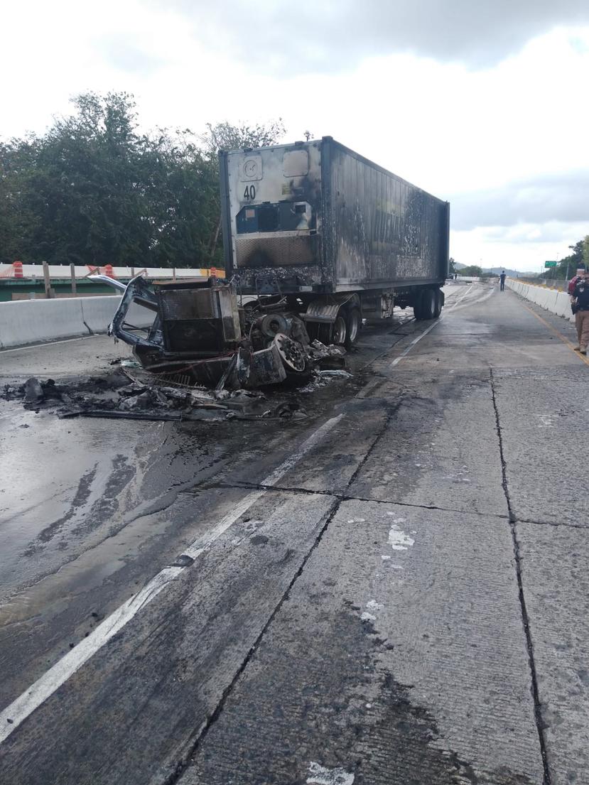 No se han reportado heridos por el incendio del camión en el expreso. (GFR Media)