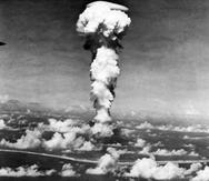 Fotografia del hongo nuclear realizada desde el mismo bombardero B-29 que arroj&#243; la bomba at&#243;mica sobre la ciudad de Hiroshima. La bomba caus&#243; la muerte a m&#225;s de 140.000 personas y puso fin a la II Guerra Mundial tras la rendici&#243;n incondicional de Jap&#243;n. EFE/INTERNATIONAL NEWS PHOTOS/Archivo
