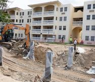 Las labores de construcción en el condominio Sol y Playa se reanudaron el miércoles, pero una manifestación paralizó los trabajos.