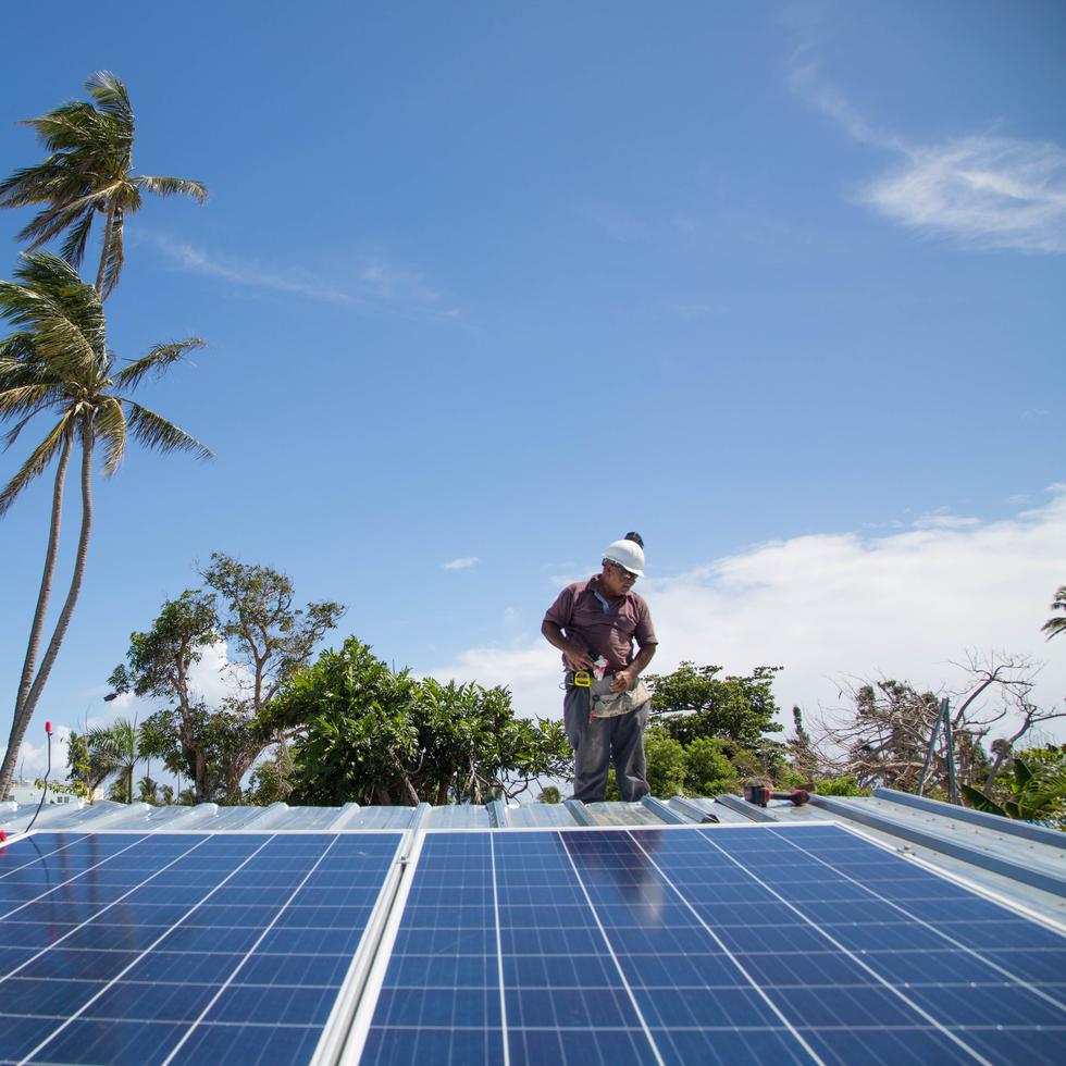 Las placas solares instaladas en techos superan ampliamente la capacidad de generación de las fincas fotovoltaicas.