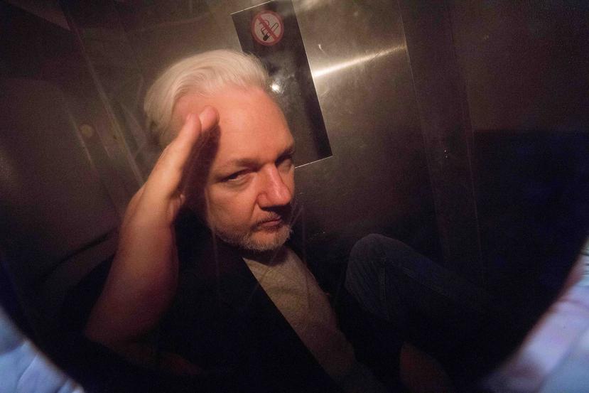 Assange, retenido en una cárcel de máxima seguridad, fue condenado recientemente por un tribunal británico a 50 semanas de cárcel. (EFE)