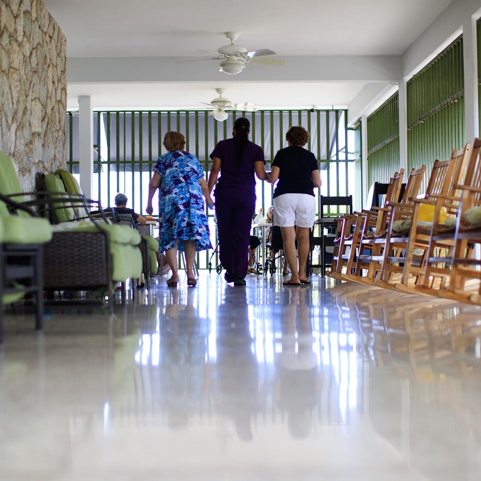 San Juan, Puerto Rico, Marzo 14, 2021 - PR HOY - Hogar Loma San Agustín - FOTOS para ilustrar una historia sobre la disposición de que los centros de cuidos de ancianos podrán recibir visitas restrictivas de familiares para mantener protegidos a los ancianos del COVID. EN LA FOTO una vista de los ancianos en el centro de cuido.
FOTO POR:  tonito.zayas@gfrmedia.com
Ramon " Tonito " Zayas / GFR Media