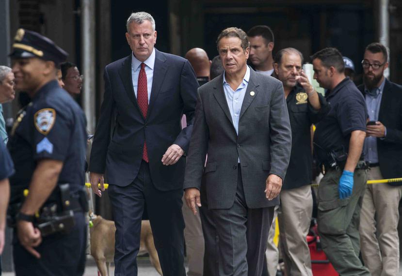 Bill de Blasio, junto al gobernador de Nueva York Andrew Cuomo, indicó que la policía de Nueva York investiga activamente los cuatro ataques. (AP / Craig Ruttle)