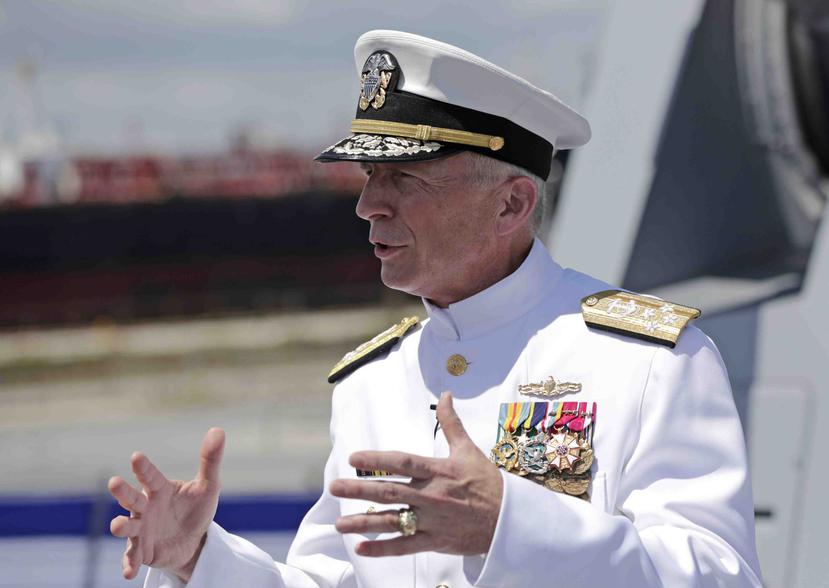 En esta fotografía de archivo del 27 de julio de 2019, el almirante Craig Faller, comandante del Comando Sur de Estados Unidos, habla con la prensa en Fort Lauderdale, Florida. (AP).