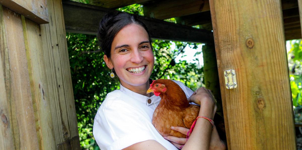 Además de ejercer como principal Oficial de Mercadeo y Experiencia del Consumidor para PRoduce, Crystal Díaz es fundadora de la hospedería tipo "bed & breakfast" El Pretexto en Cayey, y actualmente cursa una maestría Food Studies en NYU.