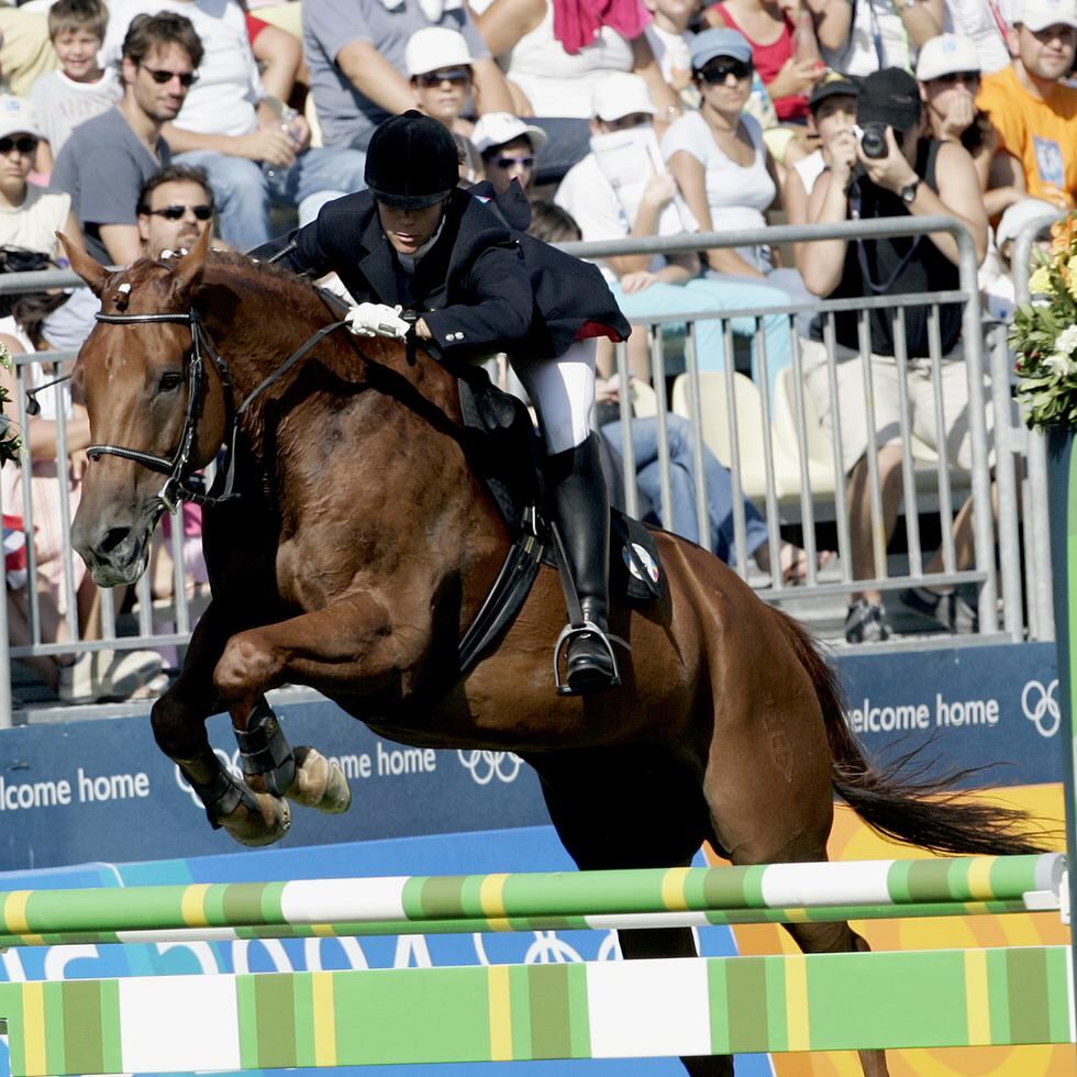 La entrenadora alemana Kim Raisner fue sancionada por golpear a un caballo en una competición en las Olimpiadas de Tokio.