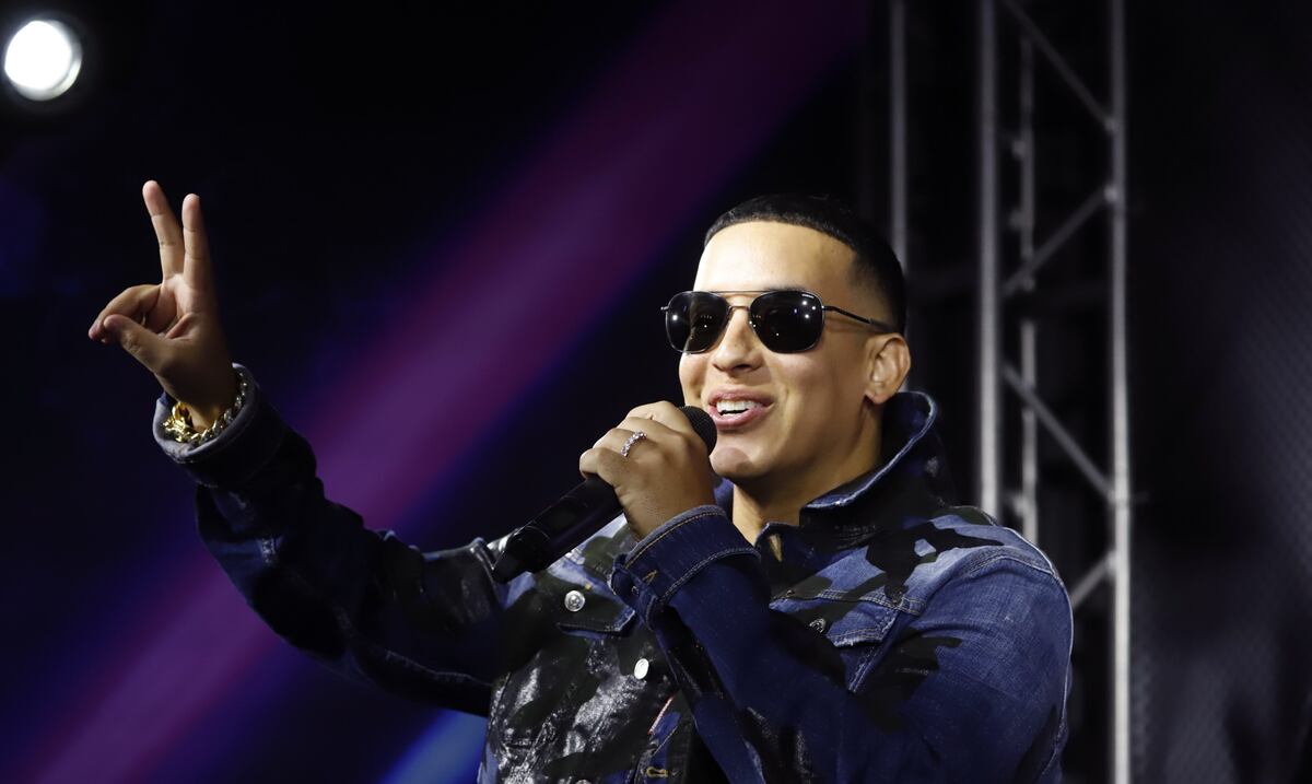 Daddy Yankee arrived on Christmas Eve with “Corona”