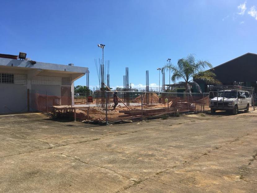 Actualmente una compañía trabaja en la construcción de los seis salones en la escuela Rosa Rodríguez, en Vega Baja. (Suministrada)