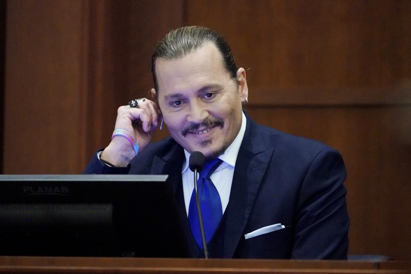 El actor Johnny Depp durante su testimonio en la Corte de Circuito del Condado de Fairfax en Fairfax, Virginia, el 25 de abril de 2022.