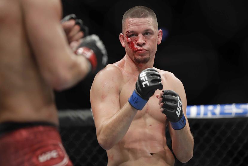 Nate Díaz se enfrenta a Jorge Masvidal durante la primera ronda de una pelea de artes marciales mixtas en el UFC 244 el domingo 3 de noviembre de 2019 en Nueva York. Masvidal detuvo a Díaz en la cuarta ronda.