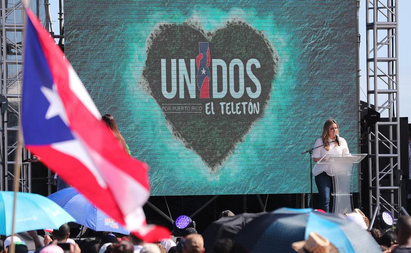 La primera dama, Beatriz Rosselló, estuvo presente para saludar a las más de 10 mil personas que habían llegado antes del mediodía.