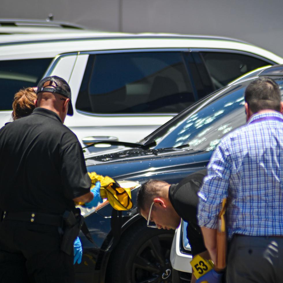 Los investigadores de la escena levantaron casquillos de bala de tres calibres distintos.