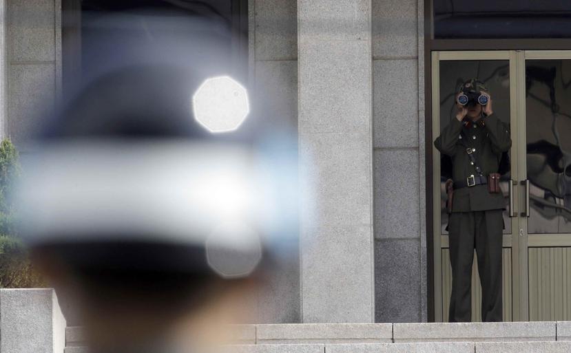 Un residente de Corea del Norte alertó a la Policía cuando vio que alguien había cruzado la línea de control para civiles. (AP)