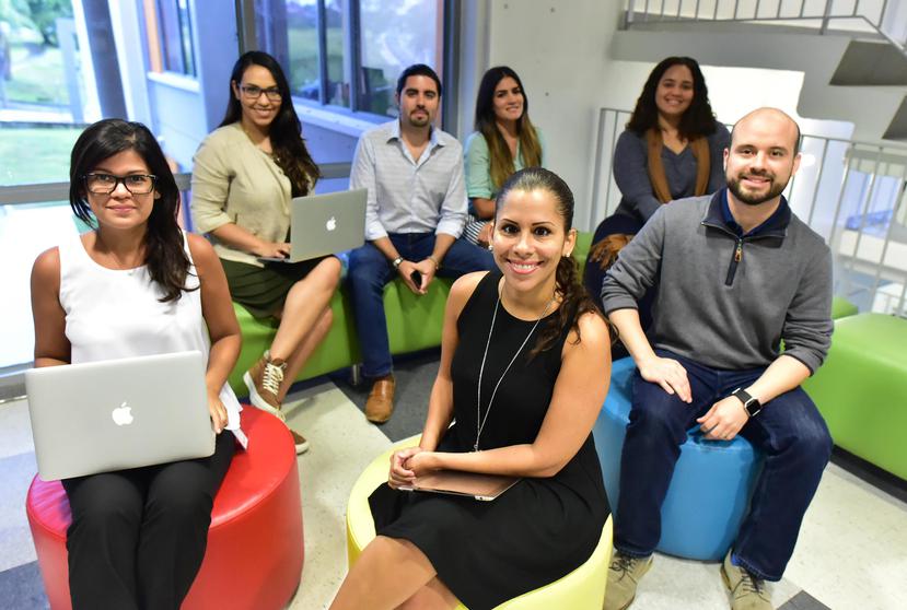 El equipo de Burea, dirigido por su principal ejecutiva, Vivian Vargas (al centro), cuenta con 13 empleados.