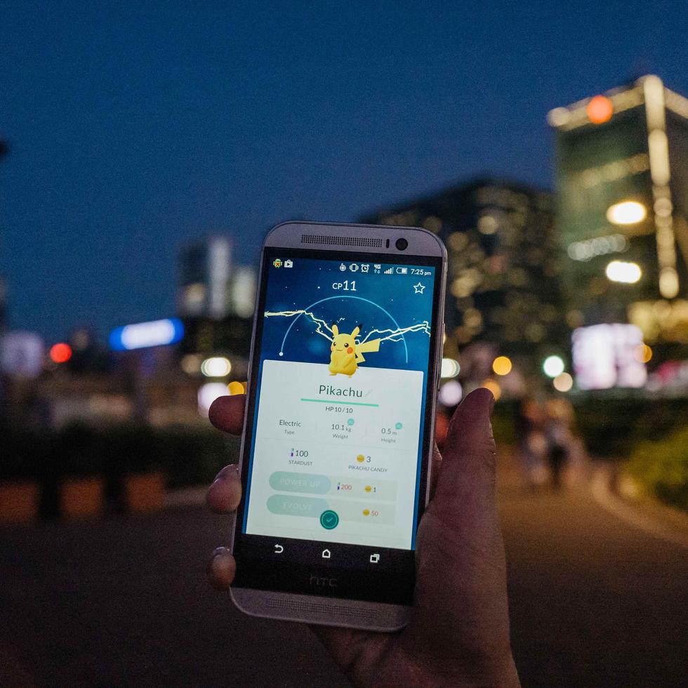 Un celular muestra el juego de Pokémon Go (Bloomberg)