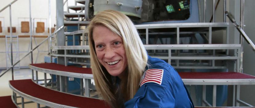 Karen Nyberg comenzó su carrera espacial en 1991 y se convirtió en la mujer número 50 en visitar el espacio en su primera misión, en 2008. (Foto: AP)