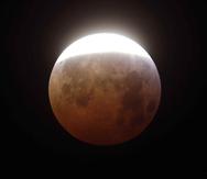Vista del eclipse luna desde Francia. (AP)