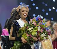 Miss Estados Unidos R'Bonney Gabriel fue coronada esta noche como la nueva Miss Universe.  (AP Photo/Gerald Herbert)
