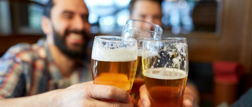 La investigación afirma que consumir más de 100 gramos de alcohol puro por semana acorta la esperanza de vida. (Shutterstock)