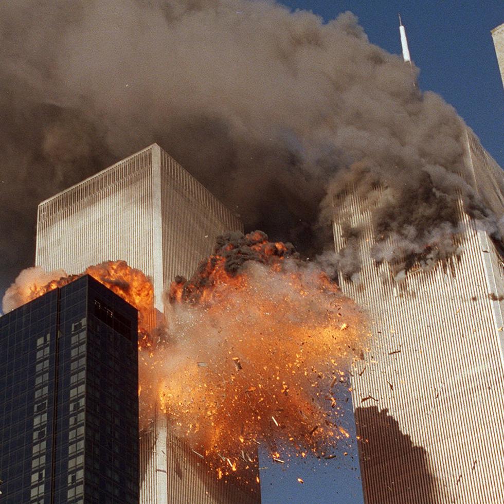 Tras 17 minutos del primer suceso, un Boeing 767 de United Airlines se estrelló a las 9:03 a.m. entre los pisos 77 y 85 de la Torre Sur del World Trade Center.