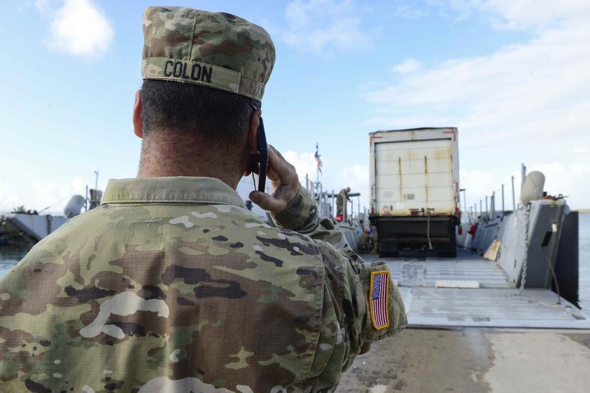 El gobernador Ricardo Rosselló activó la Guardia Nacional para llevar carga a las islas municipio. (GFR Media)