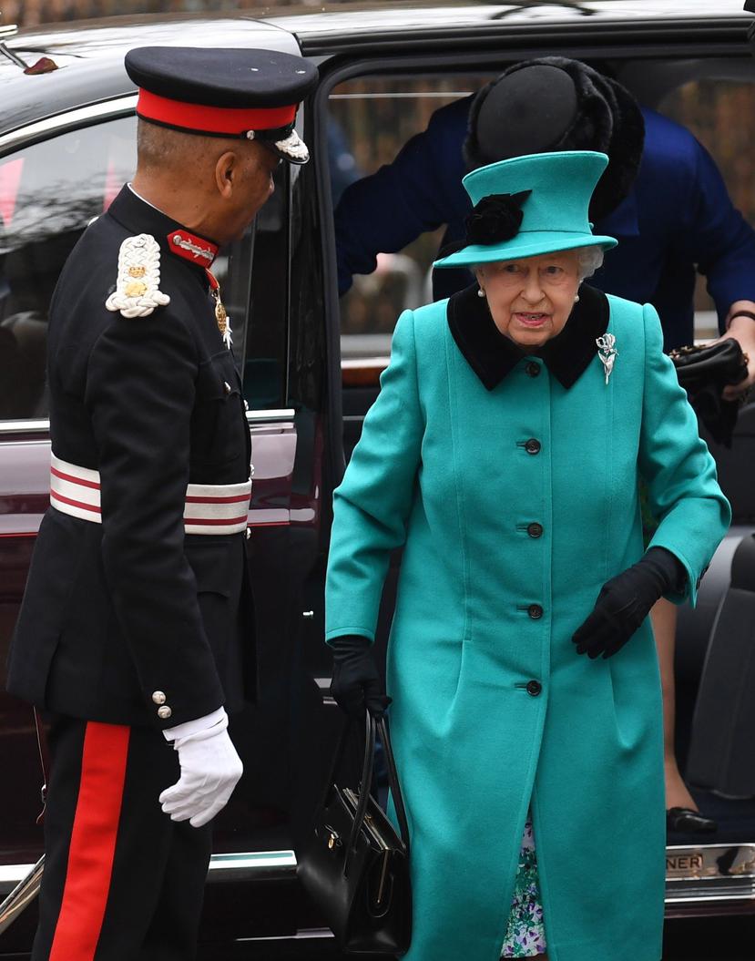 La reina Isabel II de Inglaterra a su llegada a la inauguración del centro infantil Queen Elizabeth II de Londres, Reino Unido. (EFE)